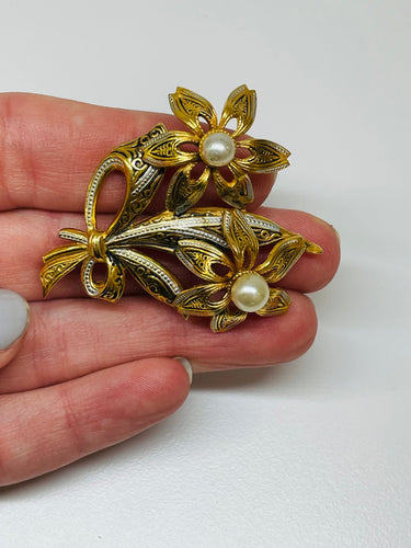 Damascene Double Flower Pearls Brooch Devil's Details